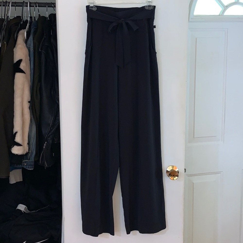 Lululemon Long Black Flowy/Flare Pant! Size 6